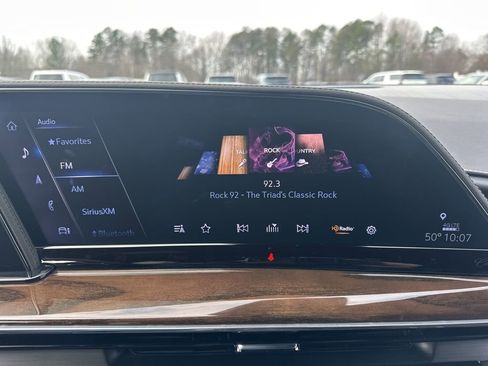 Used 2024 Cadillac Escalade ESV Premium Luxury Platinum image 21