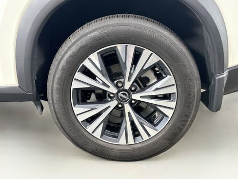 Used 2023 Nissan Rogue SV FWD image 11