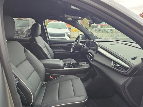 Used 2025 Buick Enclave Preferred w/ Power Package image 11