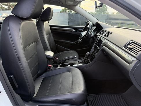 Used 2017 Volkswagen Passat 1.8T SE FWD image 18