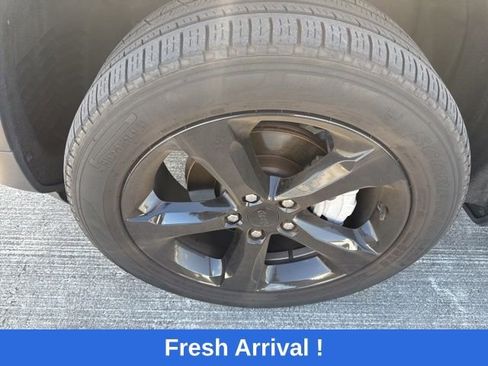Used 2023 Jeep Grand Cherokee Limited w/ Luxury Tech Group II AWD/4WD image 18