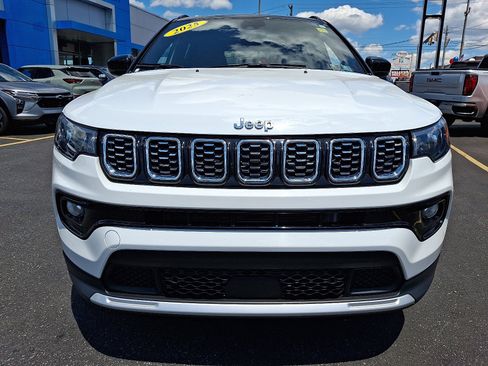 Used 2025 Jeep Compass Limited AWD/4WD image 8