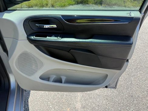 Used 2018 Dodge Grand Caravan SXT image 43