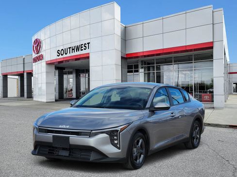 Used 2025 Kia K4 LXS image 2