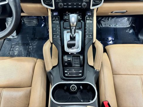 Used 2017 Porsche Cayenne Platinum Edition w/ Premium Package (PJV) image 28