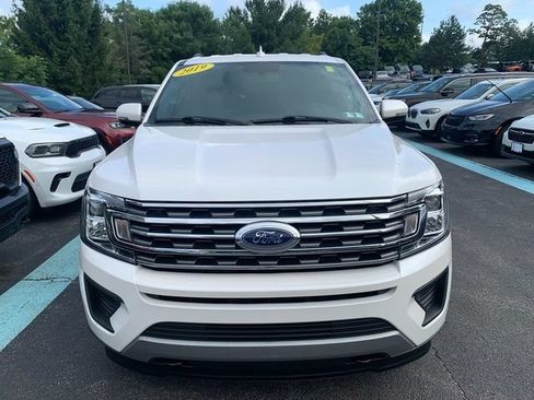 Used 2019 Ford Expedition XLT w/ Equipment Group 202A AWD/4WD image 8