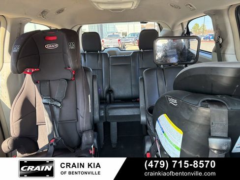 Used 2016 Chrysler Town & Country Touring image 28