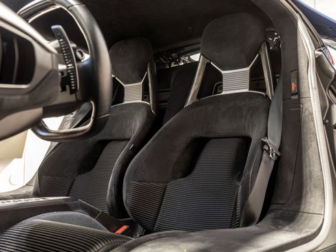 Used 2019 Ford GT image 12