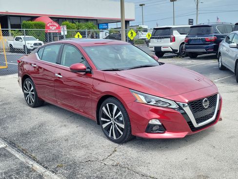 Used 2022 Nissan Altima 2.5 Platinum AWD/4WD image 3