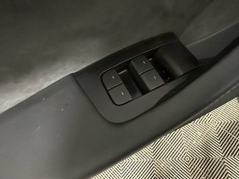 Used 2024 Tesla Model Y Long Range AWD/4WD image 10