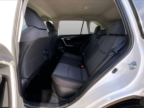 Used 2025 Toyota RAV4 XLE AWD/4WD image 19