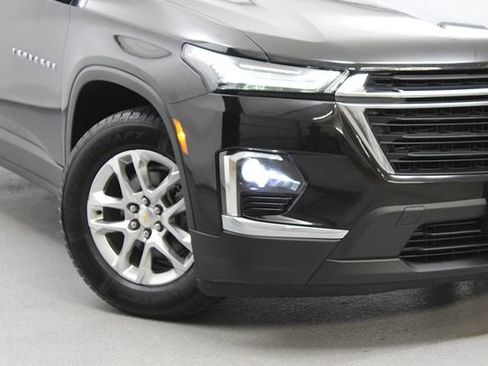 Used 2022 Chevrolet Traverse LS FWD image 3