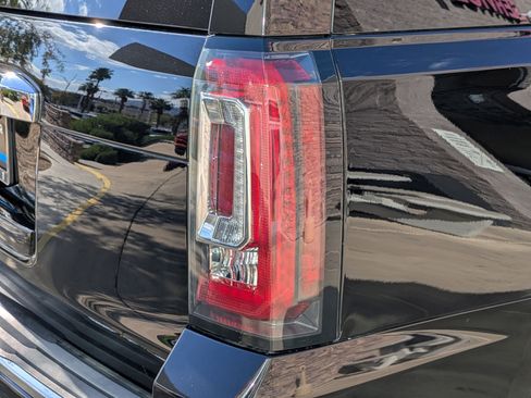 Used 2019 GMC Yukon Denali w/ Denali Ultimate Package AWD/4WD image 11