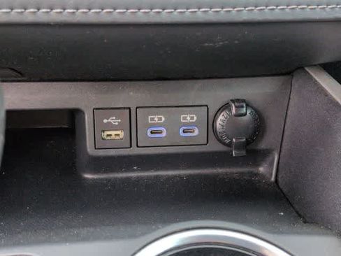 Used 2022 Toyota Highlander XLE FWD image 31