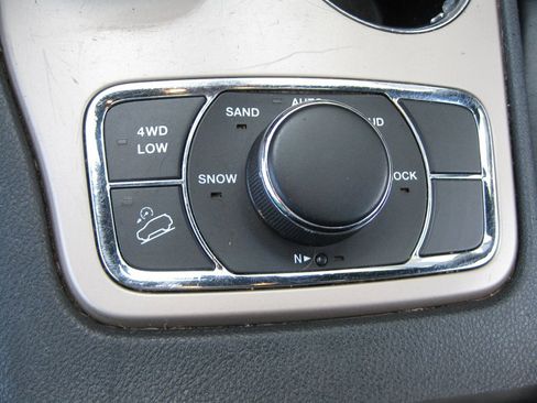 Used 2014 Jeep Grand Cherokee Limited w/ Trailer Tow Group IV AWD/4WD image 28