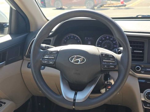 Used 2019 Hyundai Elantra SEL FWD image 18