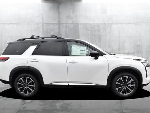 New 2026 Nissan Pathfinder Platinum image 5