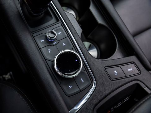 Certified 2022 Cadillac XT5 Sportv w/ LPO, Floor Liner Package image 24