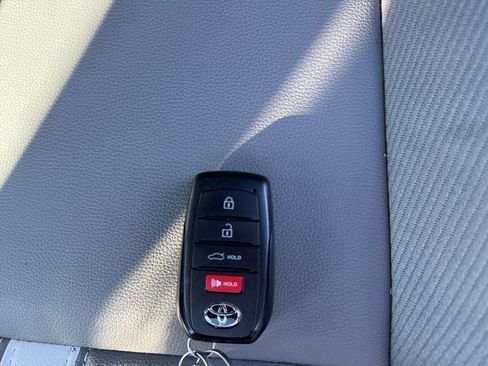 Used 2026 Toyota Camry SE w/ Convenience Package FWD image 31