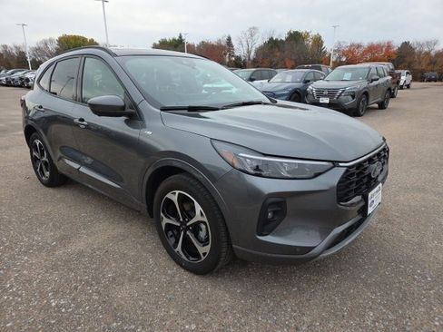 Certified 2025 Ford Escape ST-Line Elite w/ Premium Technology Package image 9