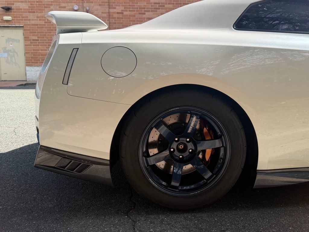 Used 2019 Nissan GT-R Premium w/ Premium Interior Package AWD/4WD image 9
