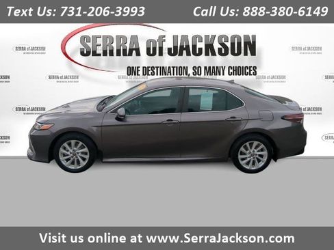 Used 2022 Toyota Camry LE w/ Convenience Package FWD image 1