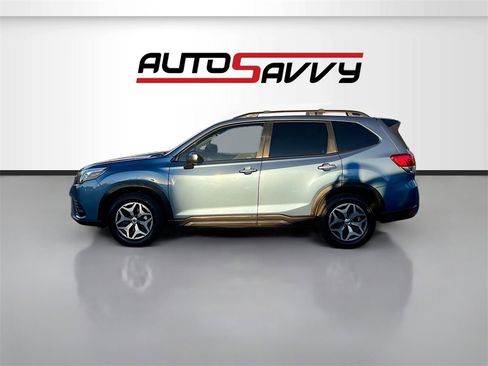 Used 2024 Subaru Forester Premium image 4