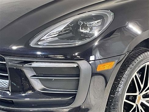 Used 2024 Porsche Macan image 11