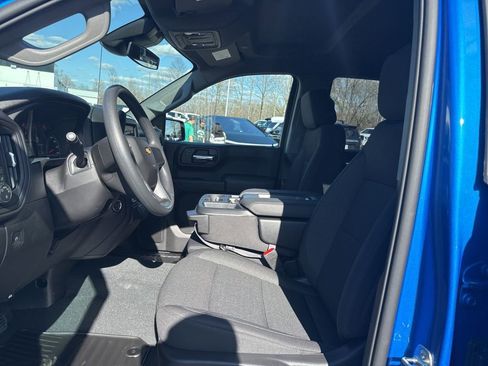 Used 2026 Chevrolet Silverado 1500 Custom w/ Turbomax Blackout Package image 9