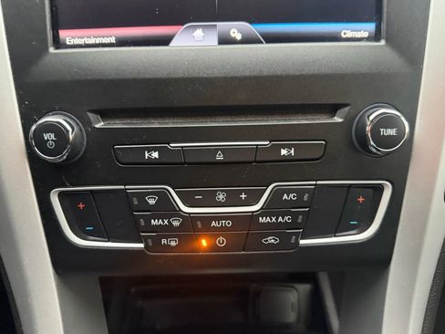 Used 2016 Ford Fusion SE image 21