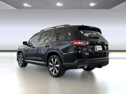 Used 2024 Honda Pilot Touring image 3