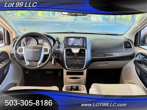Used 2013 Chrysler Town & Country Touring FWD image 18