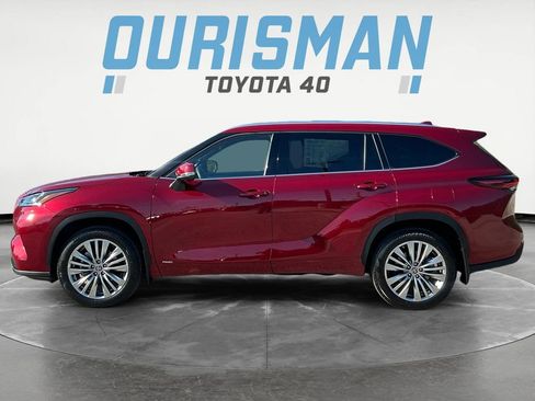 Certified 2024 Toyota Highlander Platinum AWD/4WD image 4