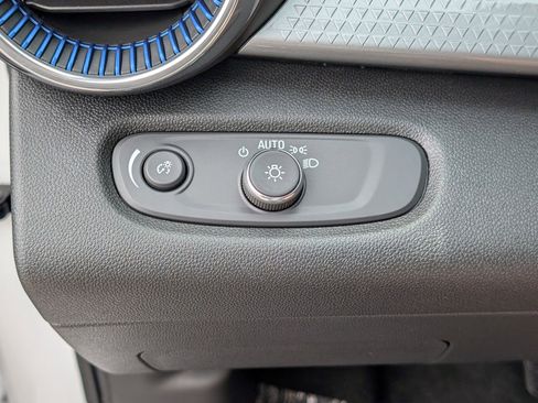 Certified 2024 Chevrolet Trax LT w/ Driver Confidence Package image 23