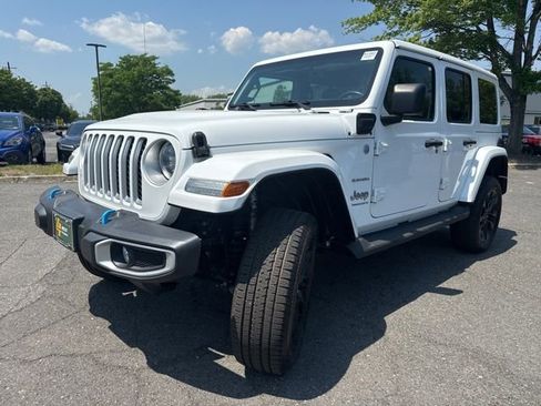 Used 2023 Jeep Wrangler Unlimited Sahara w/ Cold Weather Group AWD/4WD image 3