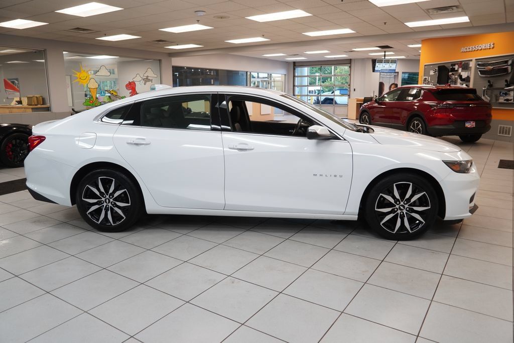 Used 2018 Chevrolet Malibu LT w/ Leather Package FWD image 13