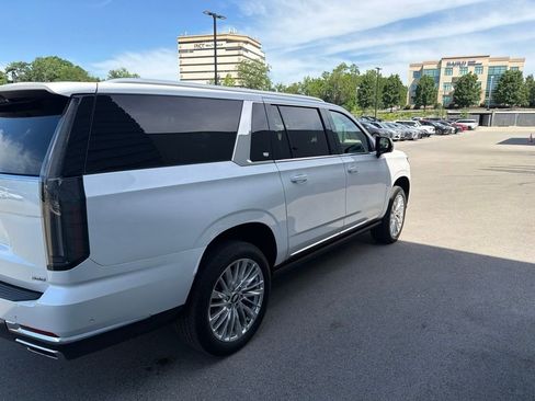 Used 2025 Cadillac Escalade ESV Premium Luxury w/ Touring Package AWD/4WD image 13