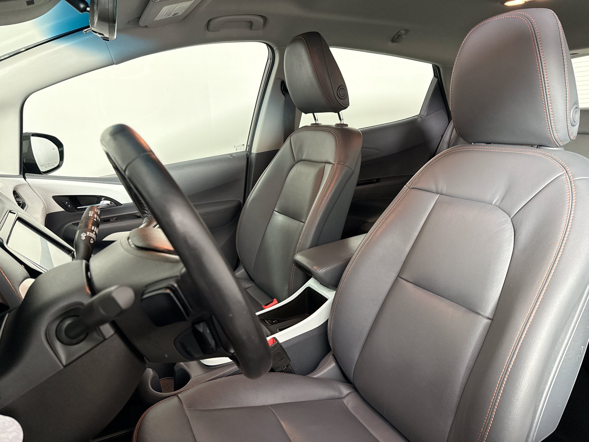 Used 2021 Chevrolet Bolt Premier w/ Infotainment Package FWD image 21