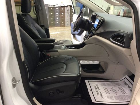 Used 2024 Chrysler Pacifica Limited w/ Trailer Tow Group image 42