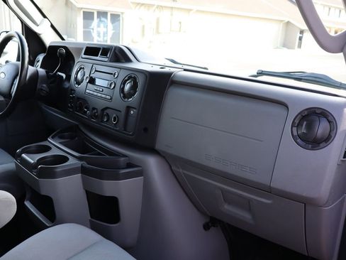 Used 2010 Ford E-350 and Econoline 350 Extended Wagon Super Duty image 17