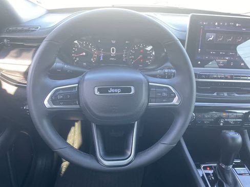 Used 2025 Jeep Compass Latitude w/ Convenience Group AWD/4WD image 14