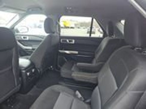 Used 2022 Ford Explorer XLT image 4