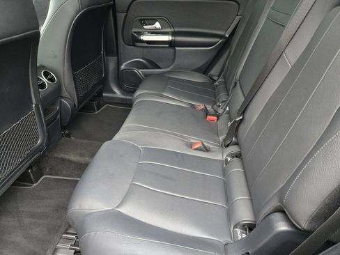 Used 2023 Mercedes-Benz GLB 250 image 35