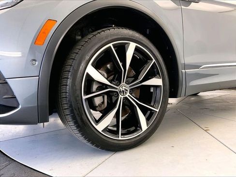 Used 2024 Volkswagen Tiguan SEL R-Line image 9