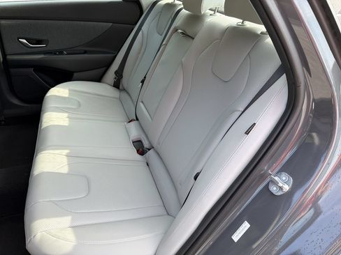 Used 2025 Hyundai Elantra Limited FWD image 19