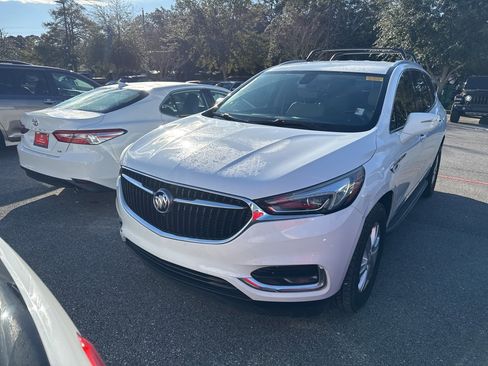 Used 2018 Buick Enclave Essence image 1