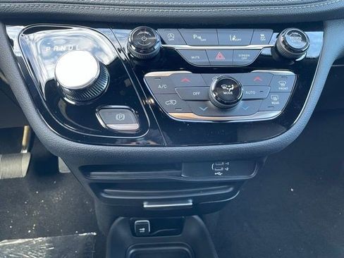 New 2026 Chrysler Pacifica Select w/ S Appearance Package FWD image 17