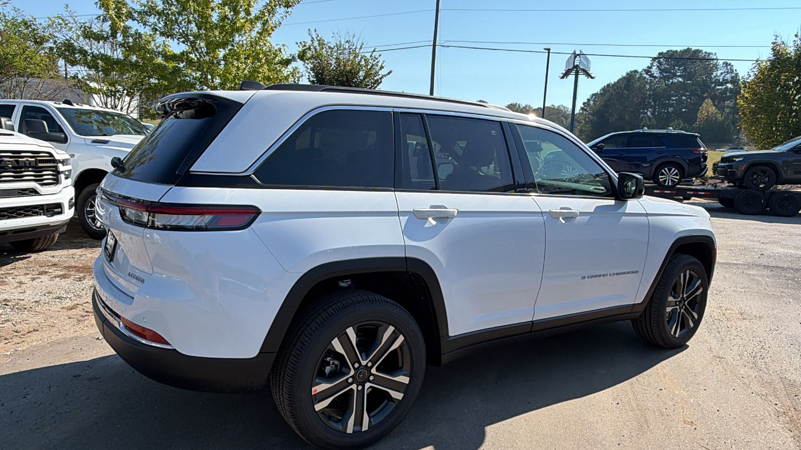 New 2027 Jeep Grand Cherokee Laredo X AWD/4WD image 8