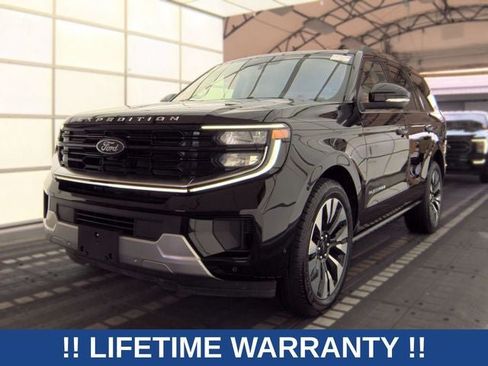 Used 2025 Ford Expedition Platinum w/ Driver's Package AWD/4WD image 2
