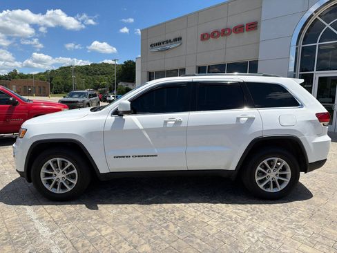 Used 2021 Jeep Grand Cherokee Laredo AWD/4WD image 5